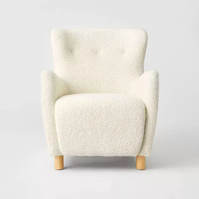 Butaca color Crema: tela y patas de madera -Kessler Wingback - Threshold™ designed with Studio McGee